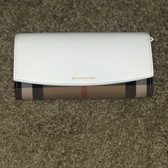 Burberry Handbags - Woman’s Burberry White and Check Henley Clutch
